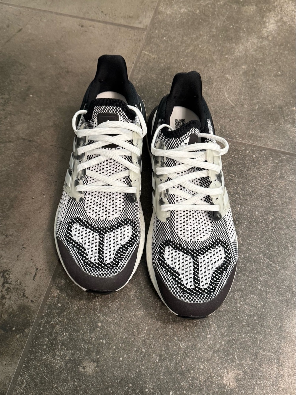 adidas Men's Black and White Knit Running Sneakers ultraboost
